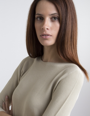 Camel sweater with three quarter sleeves