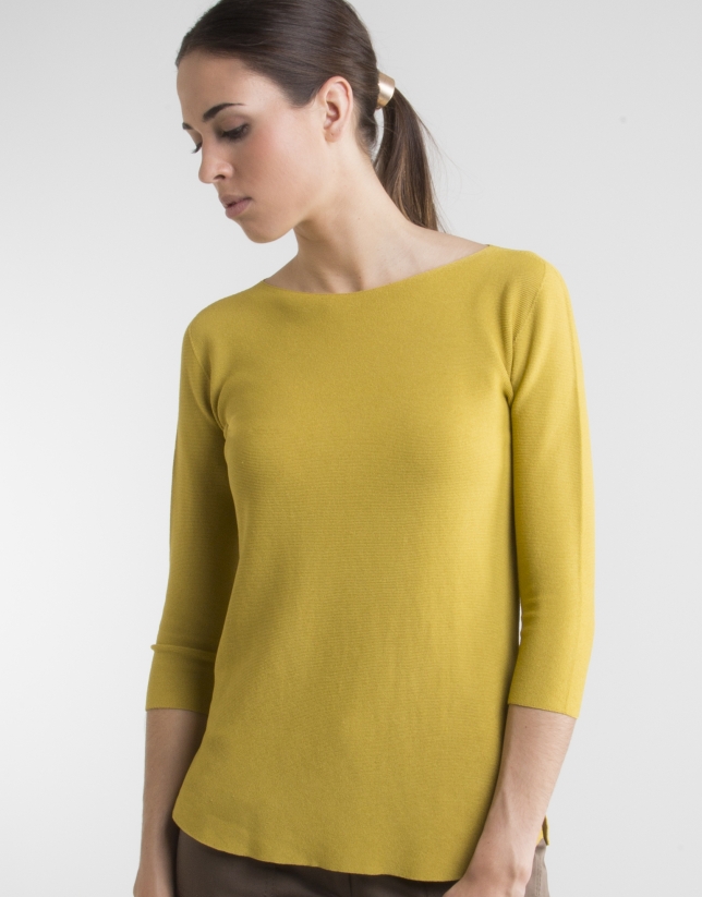 Yellow sweater with three quarter sleeves
