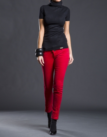 Narrow red pants with pockets 