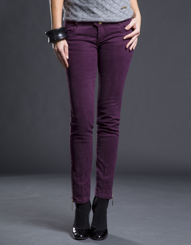 Narrow aubergine pants with pockets 