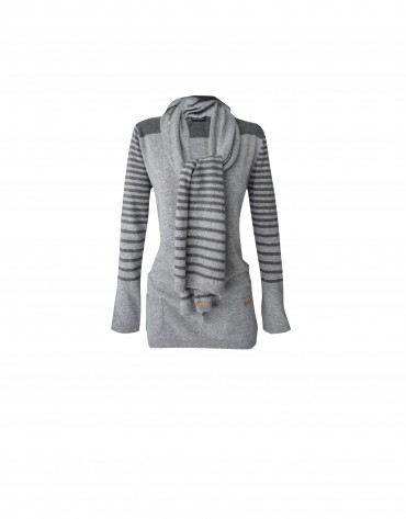 Striped contrasted greys pullover and scarf 