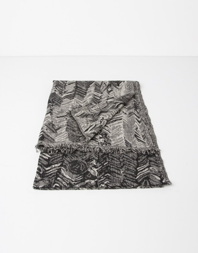 Geometric print wool scarf