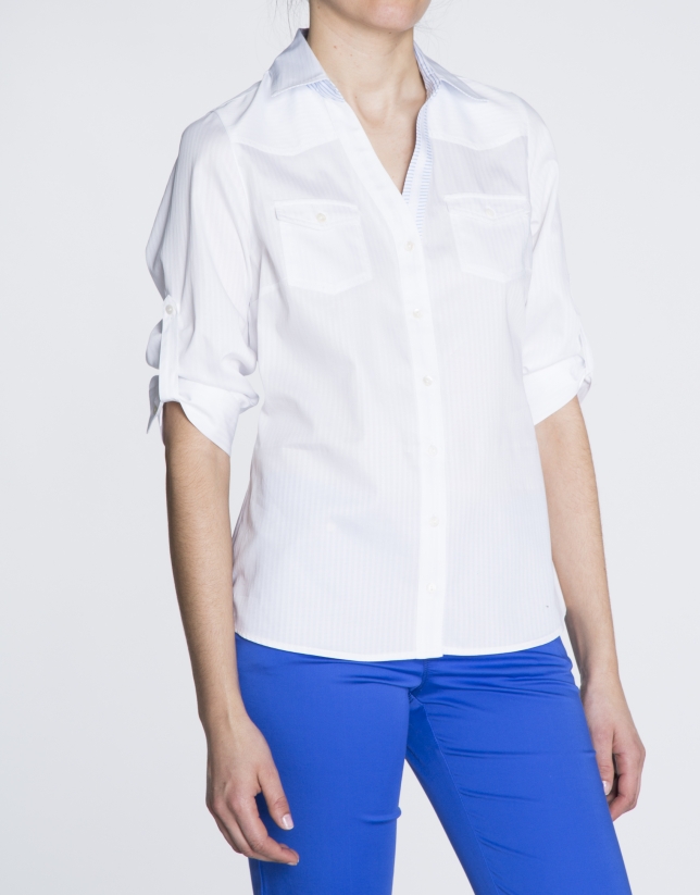 Camisa de algodón blanco con  manga tres cuartos transformable.