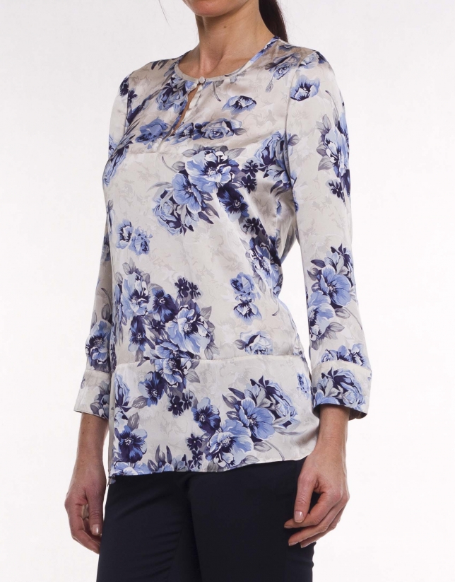 Long sleeve shirt with round neck