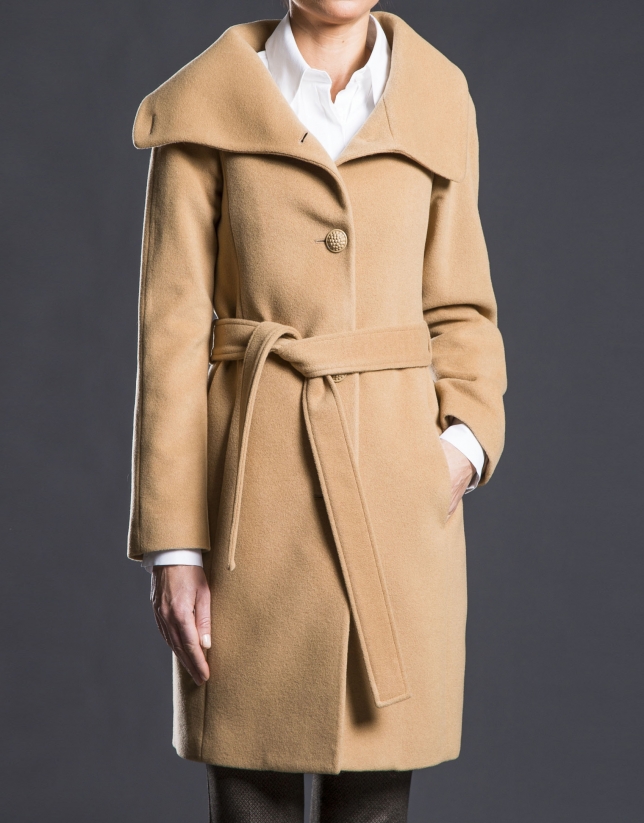 Camel overcoat with fur collar