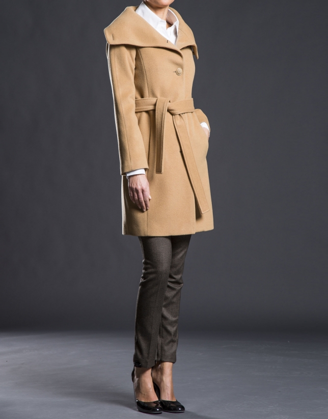 Camel overcoat with fur collar