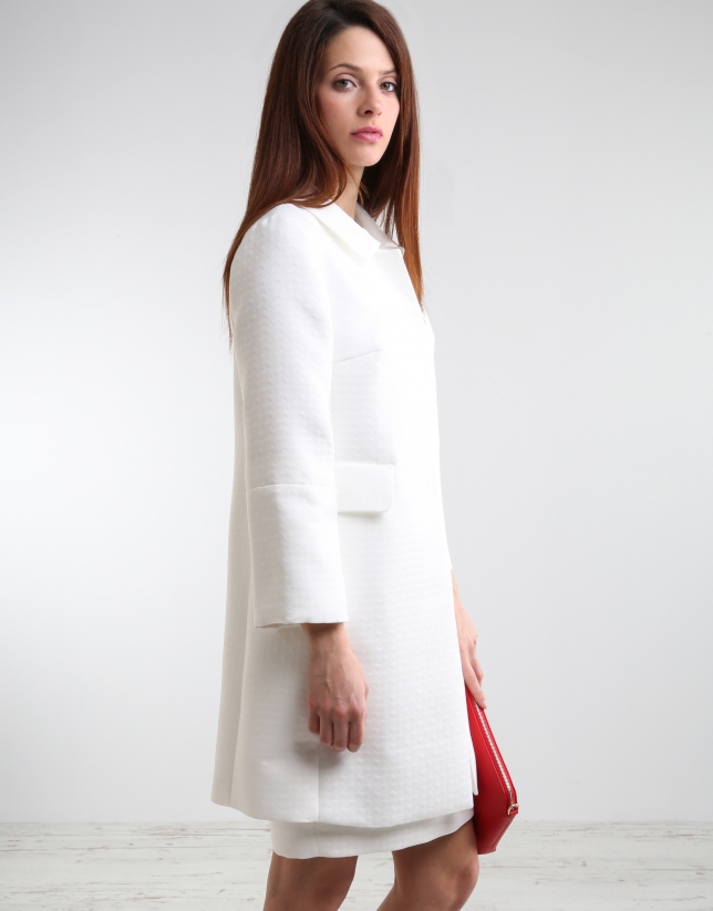 Short off-white coat