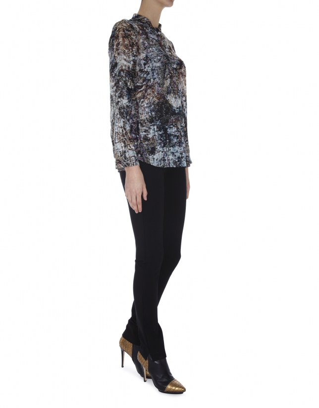 Sheer blouse with three buttons and sequin print 