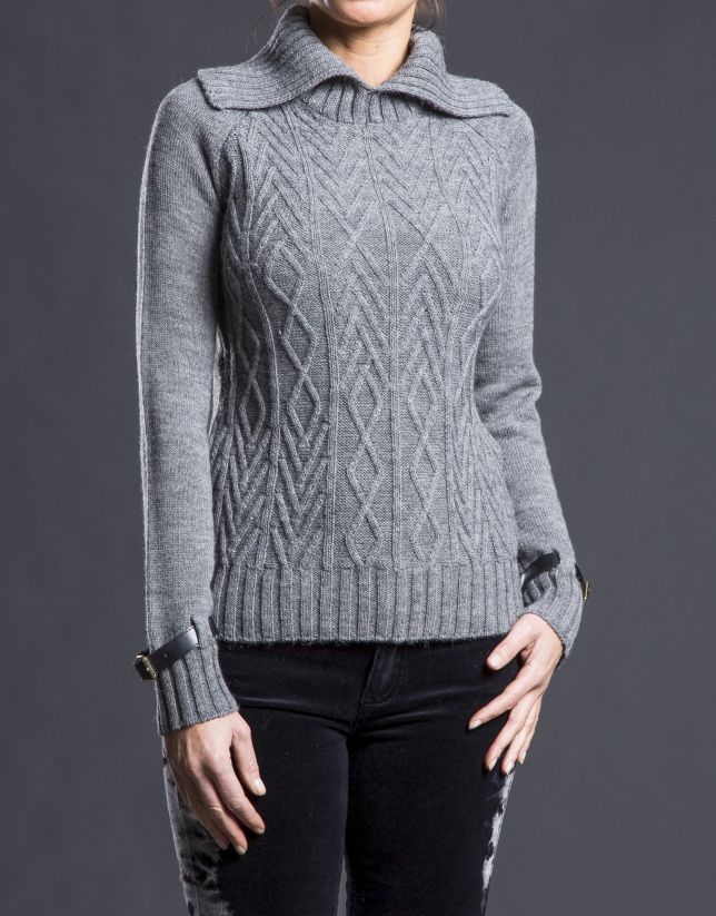 Gray rhombi knit sweater 