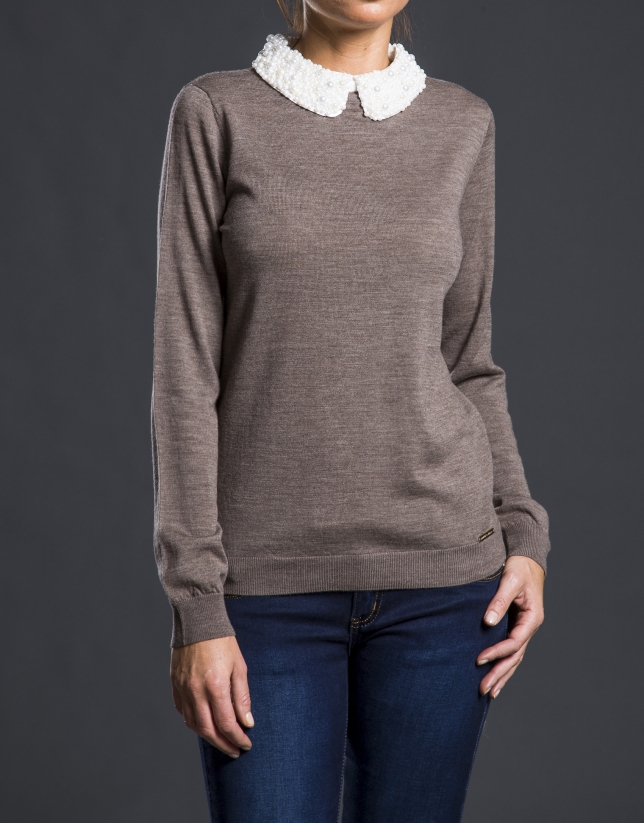 Knit sweater with pearl collar