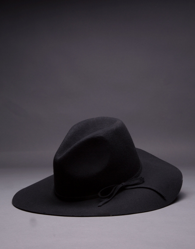 Sombrero en fieltro negro