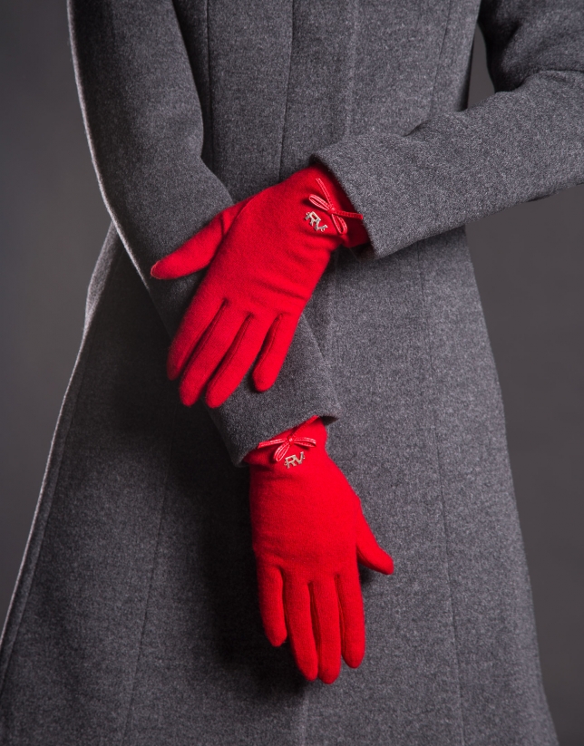 Red knit gloves with trimming and matching leather bow 
