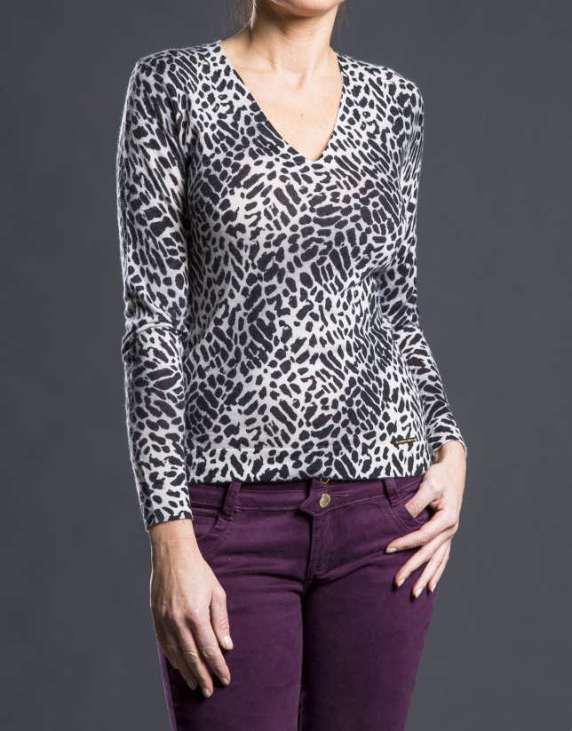 Fine jersey with animal print