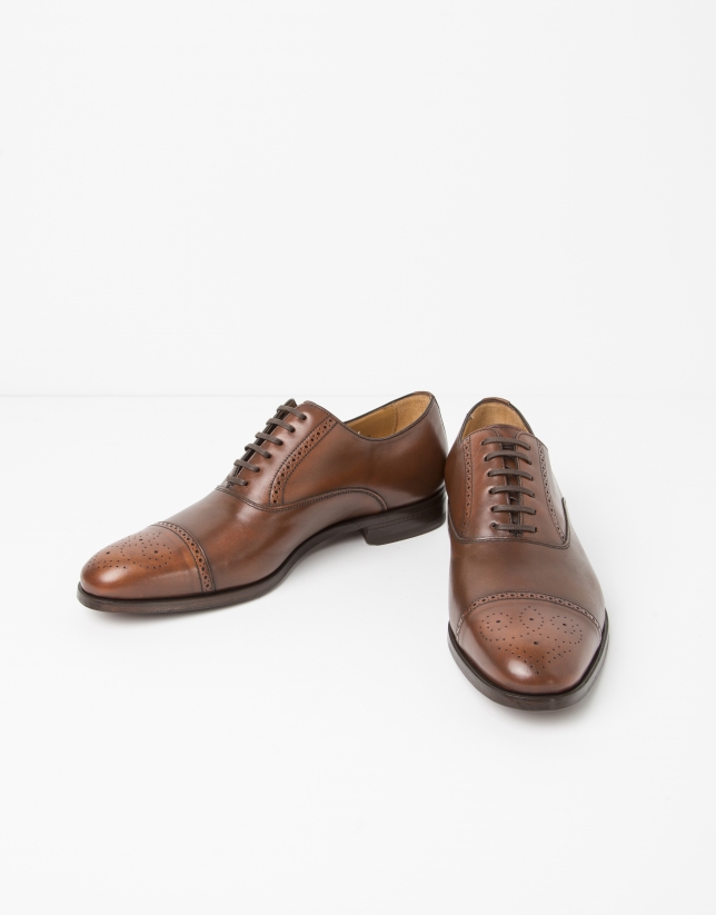Brown Oxford dress shoes