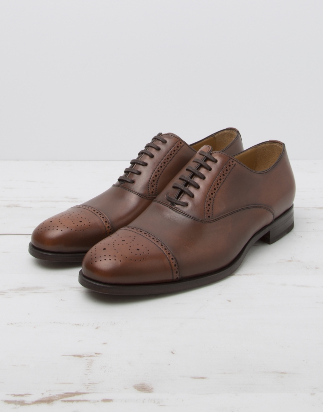 Zapato Oxford picados marrón