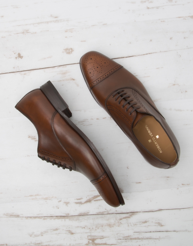Zapato Oxford picados marrón
