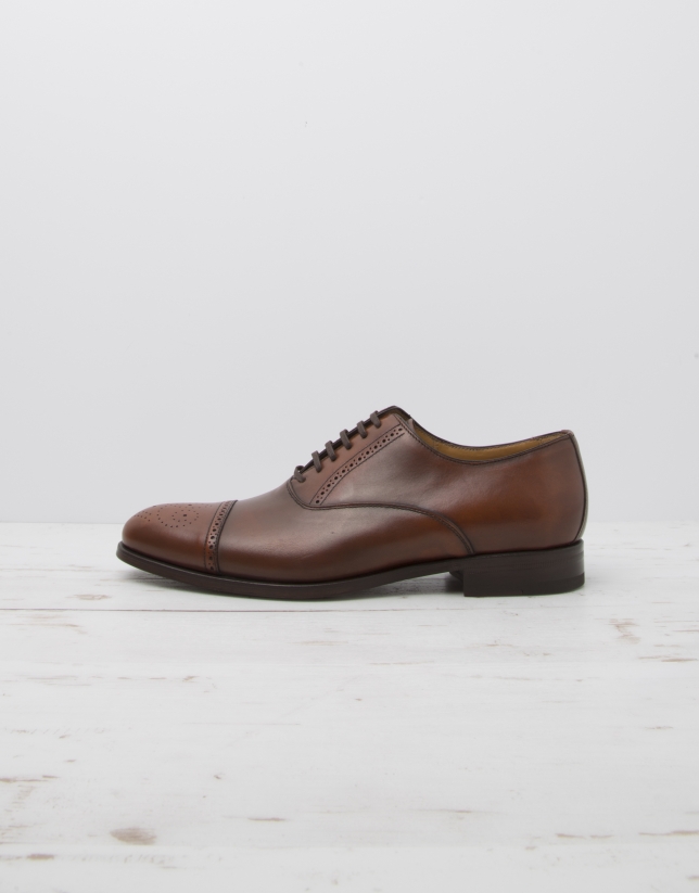 Brown Oxford shoes