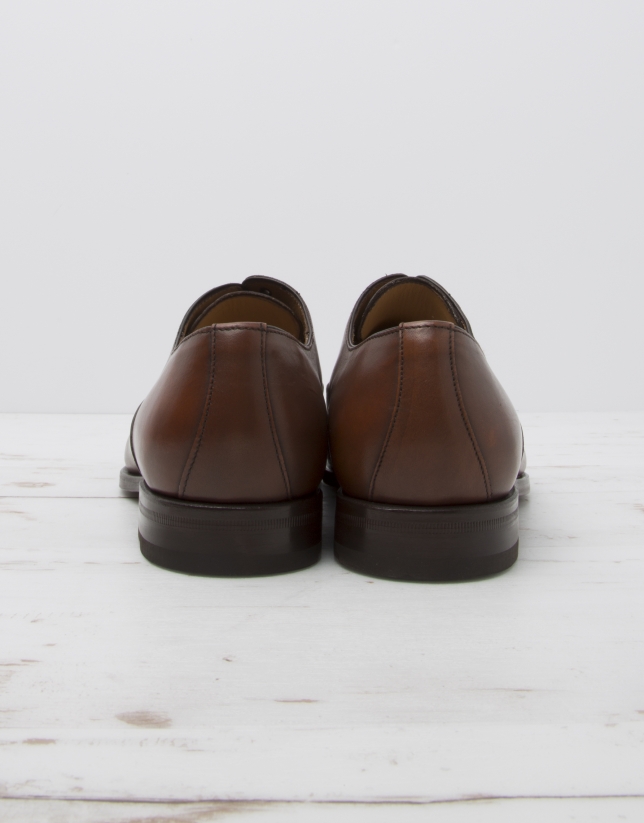 Brown Oxford shoes