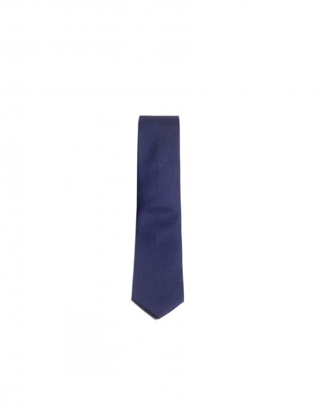 Plain tie 