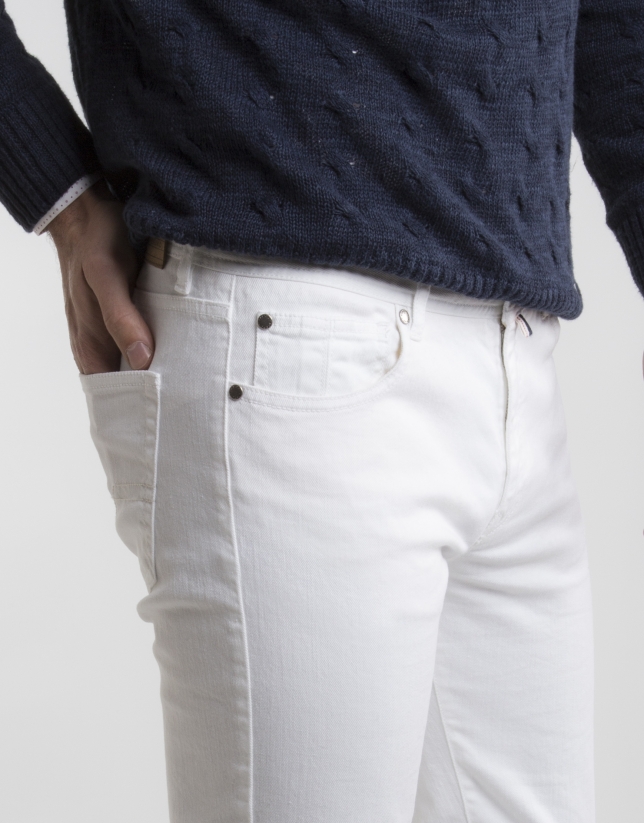 White pants with five pockets
