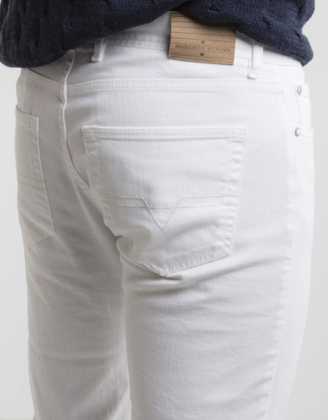 White pants with five pockets