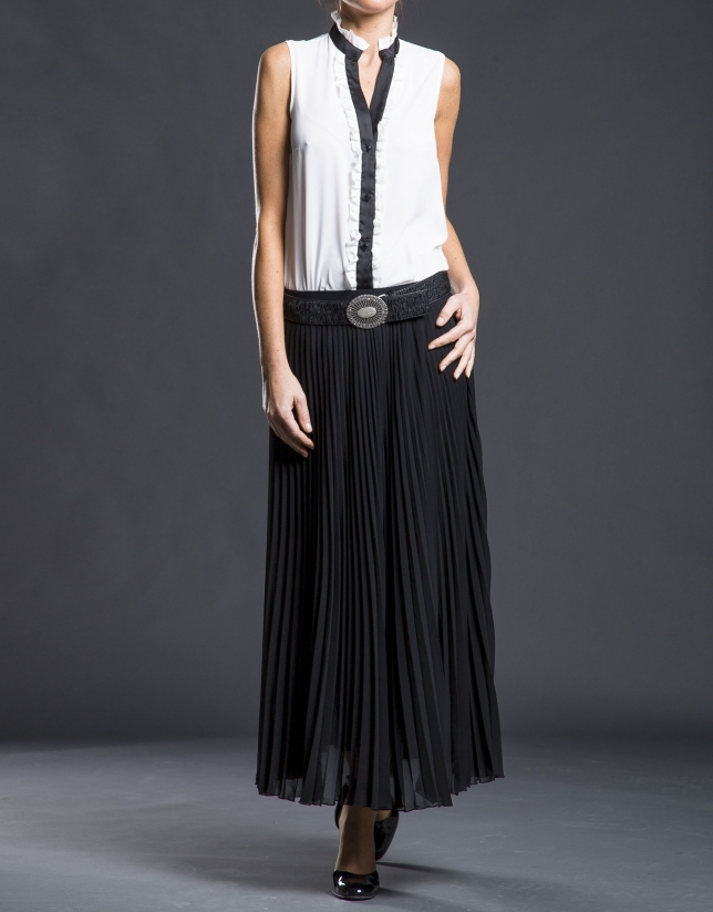 Black long pleated skirt