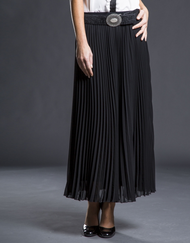 Black long pleated skirt
