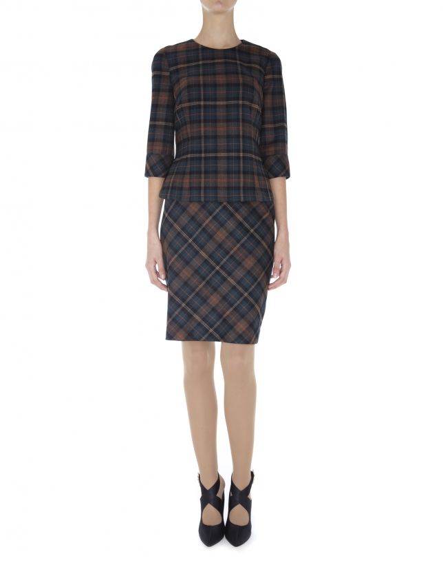 Straight skirt with slanted Scottish kilt print 