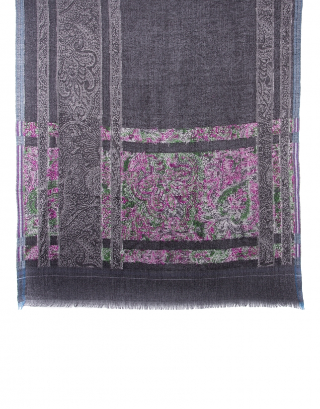 Gray scarf with motifs