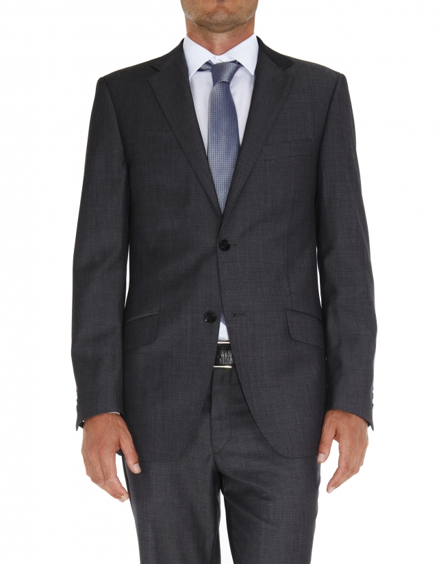 Plain suit