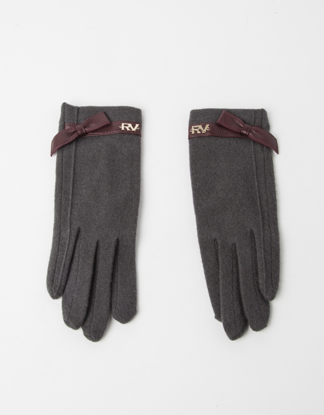 Grey wool gloves