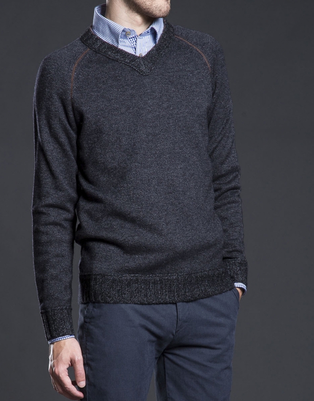 Gray raglan sleeve V-neck sweater