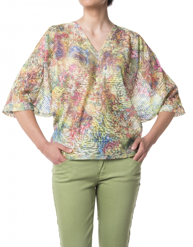 Loose t-shirt with green floral print