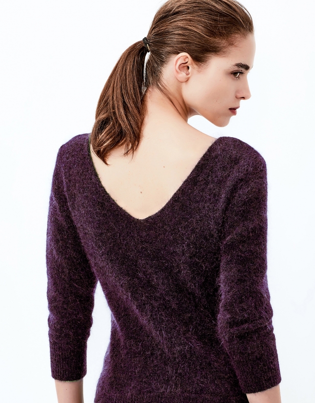 Aubergine sweater with feathers 