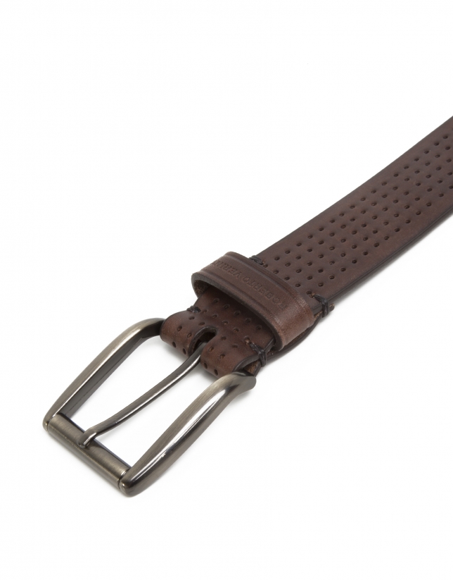 Cinturón perforado marrón
