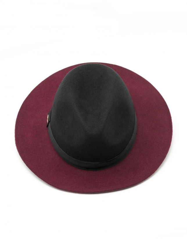 Burgundy / black hat