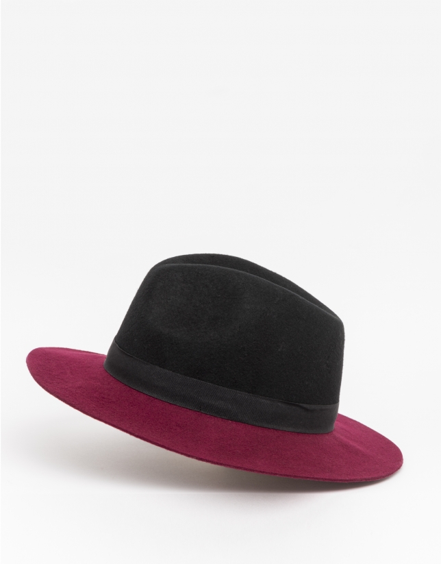 Burgundy / black hat
