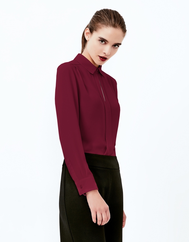 Burgundy shirt with central pleat