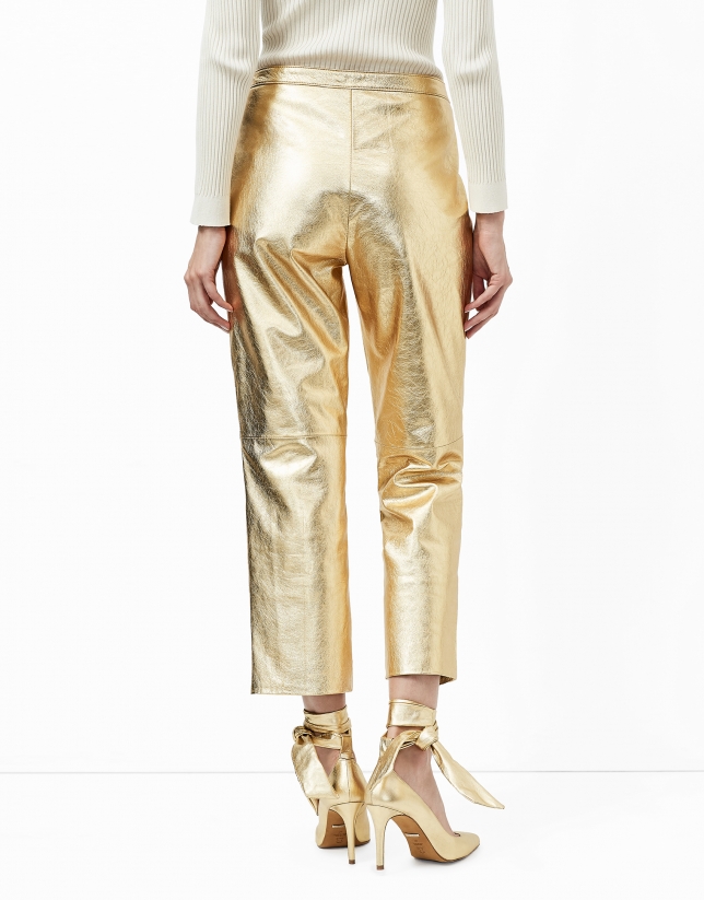 Pantalón baggy piel metalizado oro