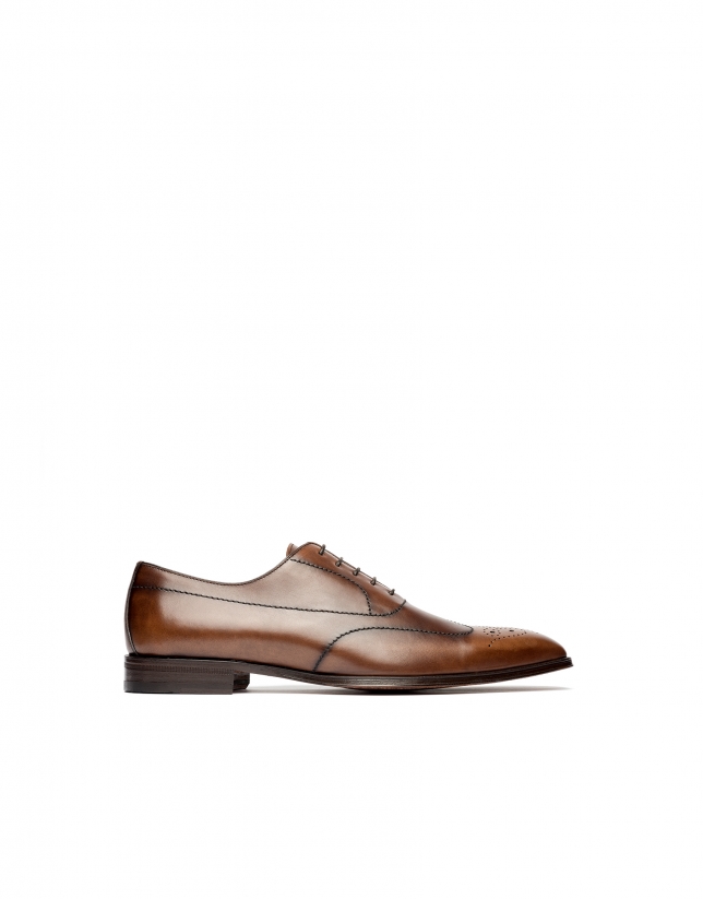 Brown Oxford shoes with Prussian seam