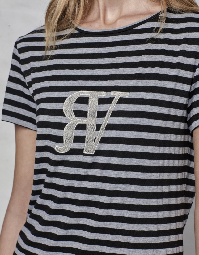 Striped, short-sleeved t-shirt with RV logo