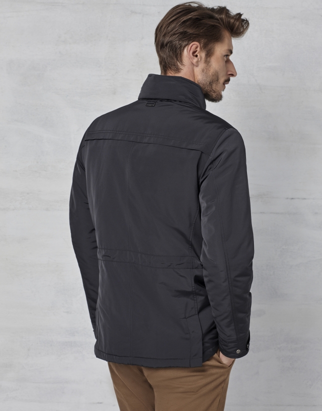 Black three-quarter jacket with 4 pockets