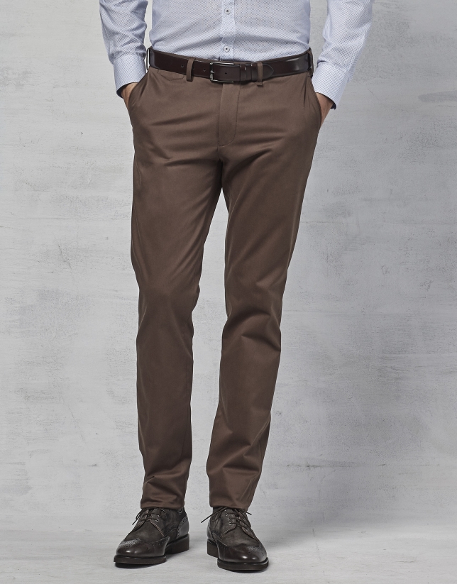 Pantalón chino algodón marrón