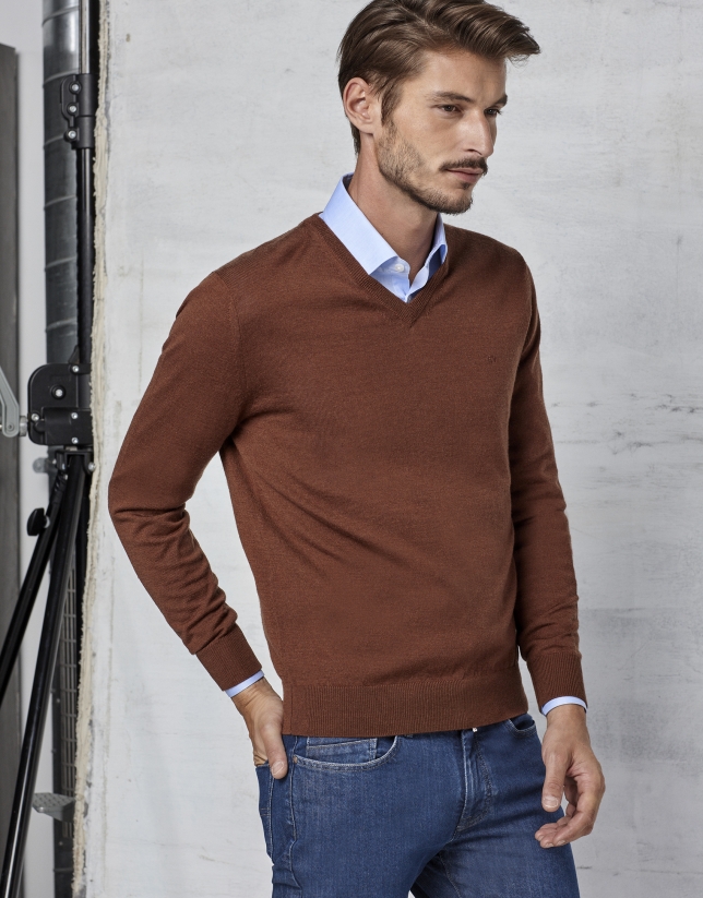 Brown wool sweater with V neck