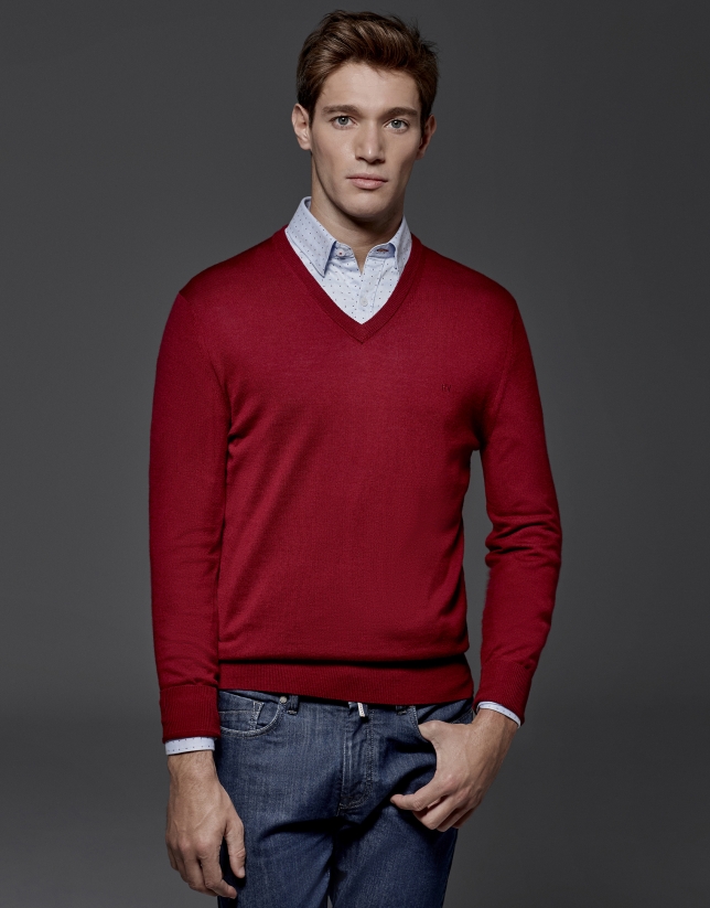 Red wool sweater with V neck