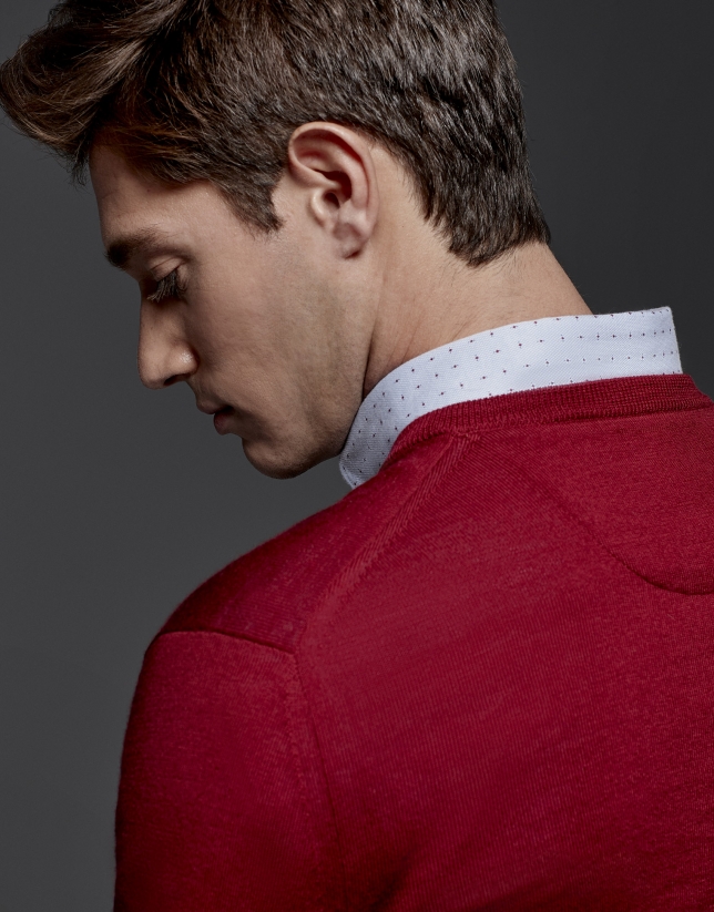 Red wool sweater with V neck