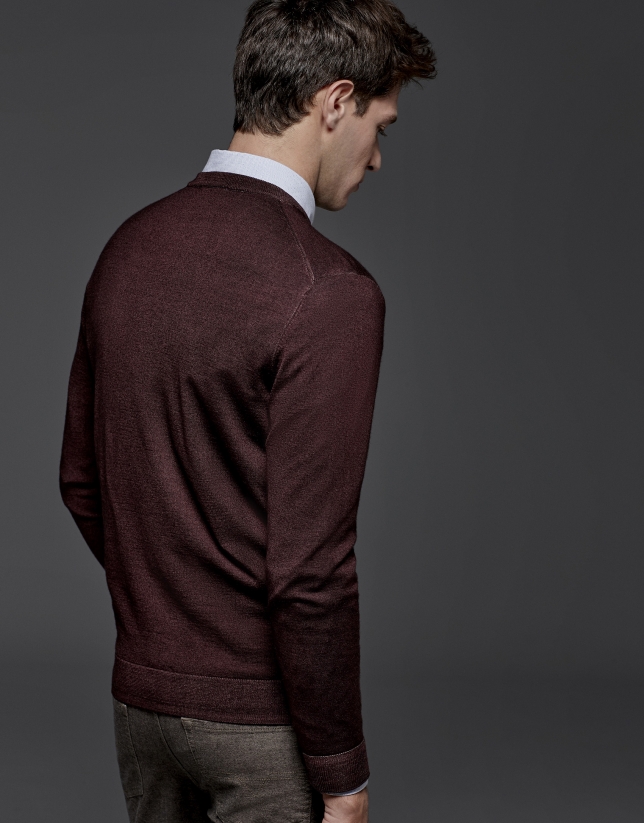 Maroon dyed sweater with square collar