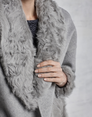 Gray double-faced three quarter jacket with fur collar