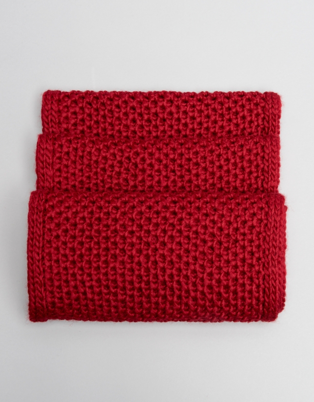 Red wool tubular tubular scarf
