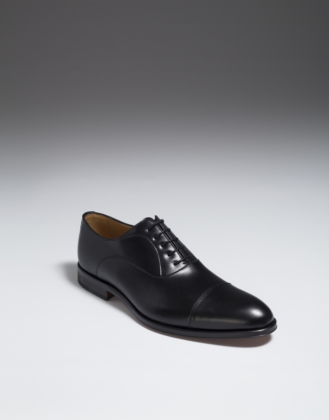 Zapato clásico con puntera negro